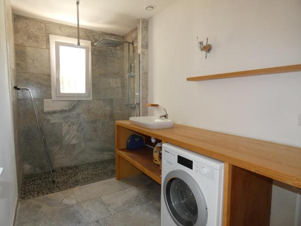 Villa 4 faces plain pied 100m² avec garage sur terrain piscinable de 859m²