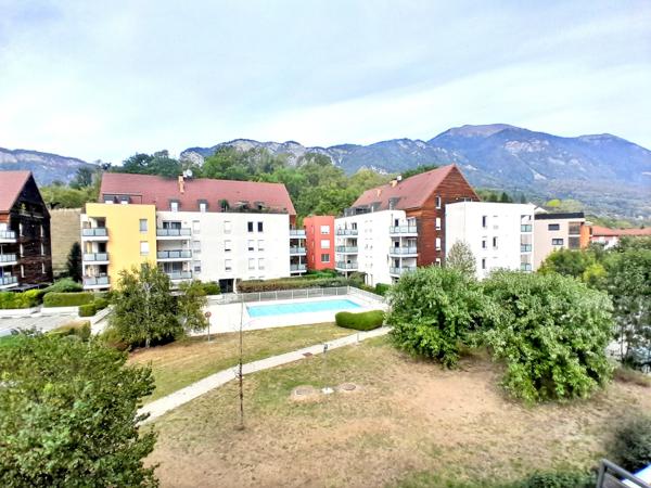 T2 MEUBLÉ – 47,03 m² – BONNEVILLE – BALCON, PISCINE & PARKING EN SOUS-SOL