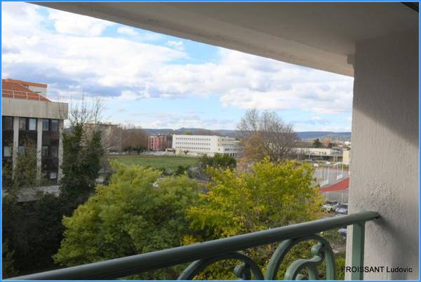 Montélimar – Appartement 3 pièces en duplex, dernier étage avec ascenseur d’une résidence historique de standing