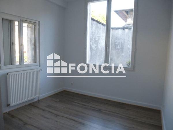 Location Appartement 3 pièces 77 m² - 2 RUE SAINT ROBERT Saint Egreve 38120