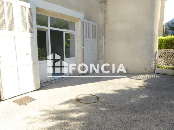 Location Appartement 3 pièces 77 m² - 2 RUE SAINT ROBERT Saint Egreve 38120