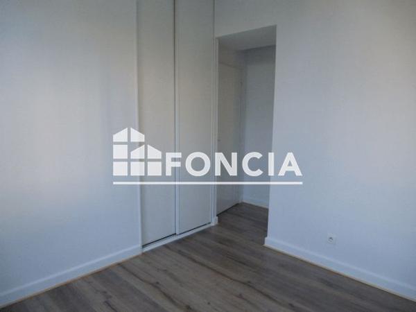 Location Appartement 3 pièces 77 m² - 2 RUE SAINT ROBERT Saint Egreve 38120