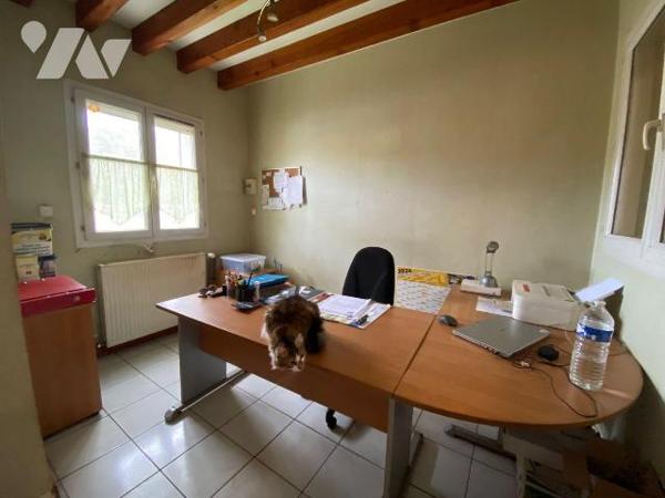 À Vendre à SALBRIS - Maison de 125 m² avec Grand Hangar et Terrain d'1,36 hectare

Située dan...