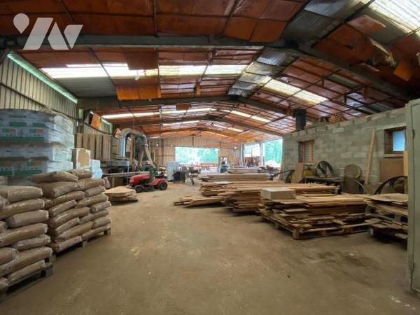 À Vendre à SALBRIS - Maison de 125 m² avec Grand Hangar et Terrain d'1,36 hectare

Située dan...