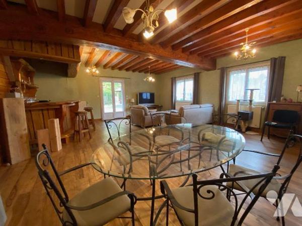 À Vendre à SALBRIS - Maison de 125 m² avec Grand Hangar et Terrain d'1,36 hectare

Située dan...