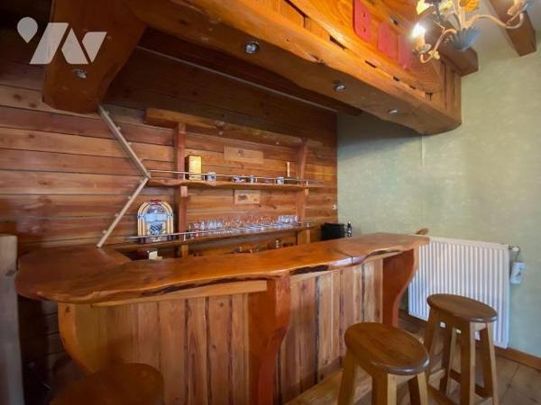 À Vendre à SALBRIS - Maison de 125 m² avec Grand Hangar et Terrain d'1,36 hectare

Située dan...