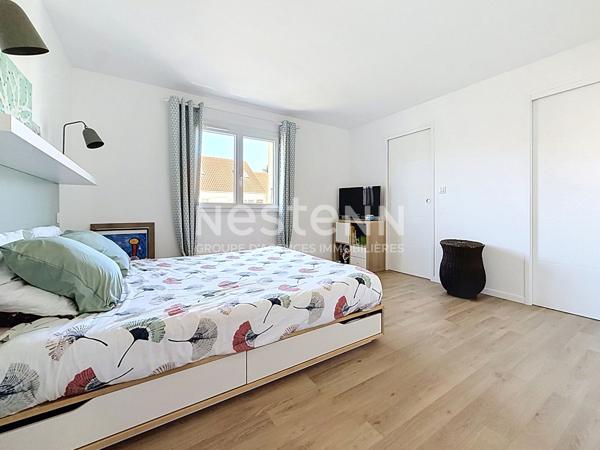 Maison Voisins Le Bretonneux 7 pièces, 5/6 chambres 146 m2 - 176m²  au sol.