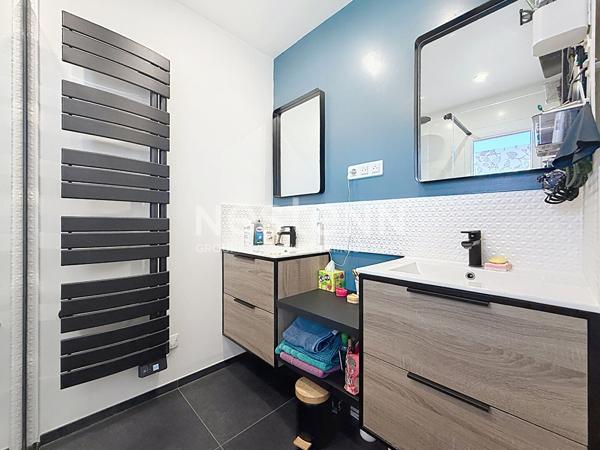 Maison Voisins Le Bretonneux 7 pièces, 5/6 chambres 146 m2 - 176m²  au sol.