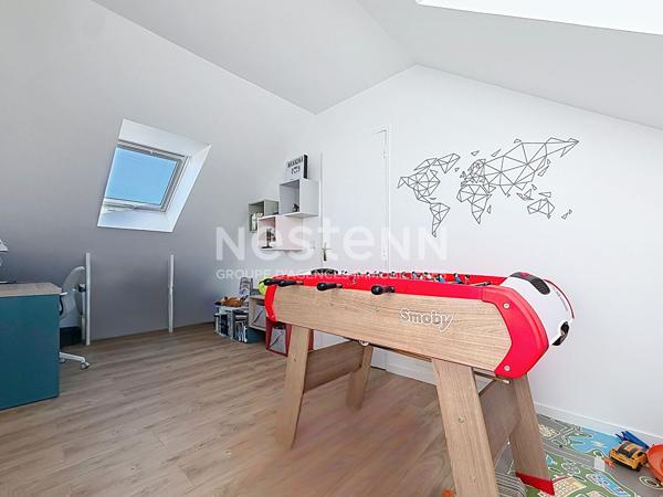 Maison Voisins Le Bretonneux 7 pièces, 5/6 chambres 146 m2 - 176m²  au sol.