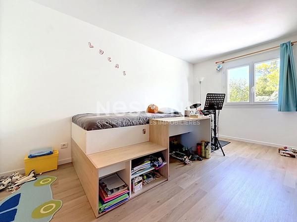 Maison Voisins Le Bretonneux 7 pièces, 5/6 chambres 146 m2 - 176m²  au sol.