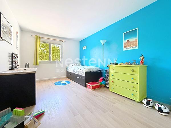 Maison Voisins Le Bretonneux 7 pièces, 5/6 chambres 146 m2 - 176m²  au sol.