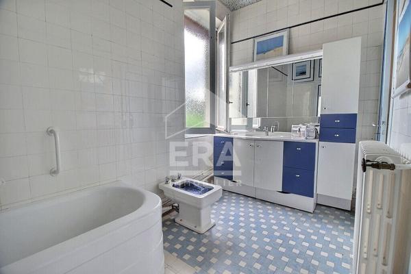 Villa d'exception à vendre à Royat avec vue sur le Puy de Dôme - Exclusivité ERA Montferrand République Immobilier