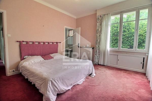 Villa d'exception à vendre à Royat avec vue sur le Puy de Dôme - Exclusivité ERA Montferrand République Immobilier