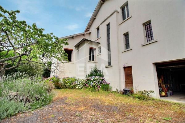 Villa d'exception à vendre à Royat avec vue sur le Puy de Dôme - Exclusivité ERA Montferrand République Immobilier