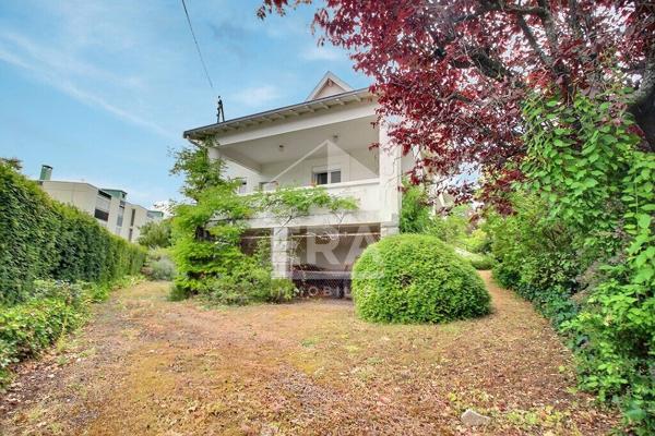 Villa d'exception à vendre à Royat avec vue sur le Puy de Dôme - Exclusivité ERA Montferrand République Immobilier