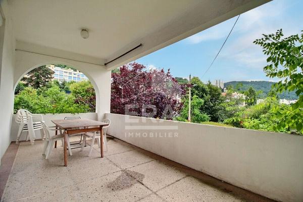 Villa d'exception à vendre à Royat avec vue sur le Puy de Dôme - Exclusivité ERA Montferrand République Immobilier