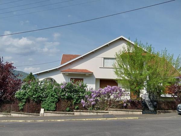 Villa d'exception à vendre à Royat avec vue sur le Puy de Dôme - Exclusivité ERA Montferrand République Immobilier