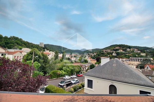 Villa d'exception à vendre à Royat avec vue sur le Puy de Dôme - Exclusivité ERA Montferrand République Immobilier