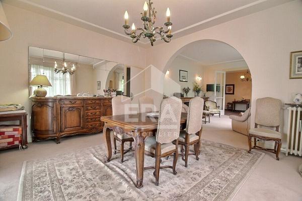Villa d'exception à vendre à Royat avec vue sur le Puy de Dôme - Exclusivité ERA Montferrand République Immobilier