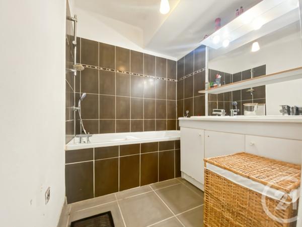 Appartement T3 à vendre  3 pièces - 60,67 m2 MARSEILLE - 13011