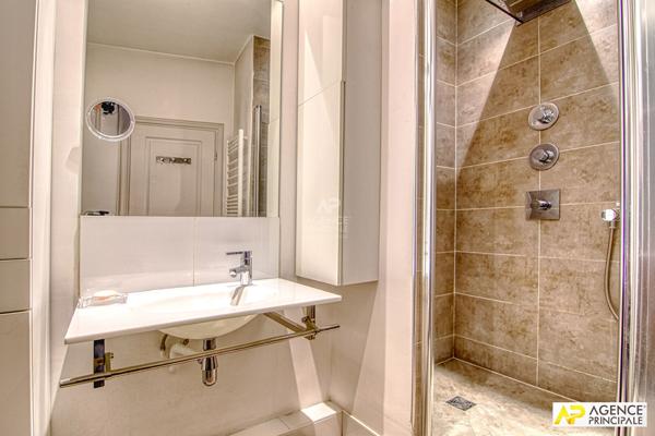 Versailles Parc Appartement 5 pièces 124 m² situé au 1er étage d'un immeuble ancien avec cave et grenier €1 080 000 ** - Référence 27225