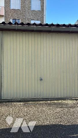 Appartement 81m² env. situé à VENISSIEUX rue Ernest Renan / Av Pressensé + cave + garage extérieur