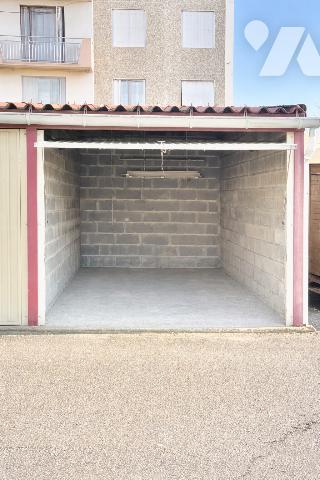 Appartement 81m² env. situé à VENISSIEUX rue Ernest Renan / Av Pressensé + cave + garage extérieur