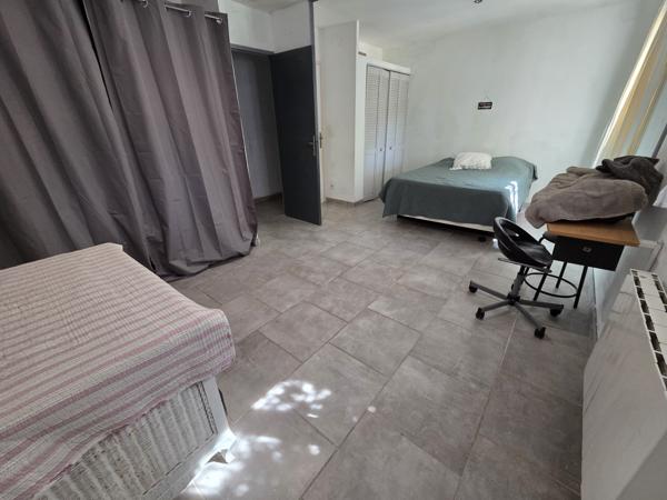 Taillades (84300) Maison 140m2 T5 sur 1000m2 de terrain + dépendance