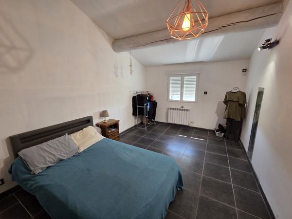 Taillades (84300) Maison 140m2 T5 sur 1000m2 de terrain + dépendance