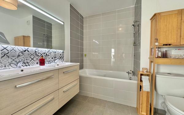 Appartement à vendre    4 pièces • 80,75 m2 Marseille 9