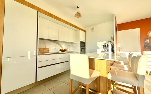 Appartement à vendre    4 pièces • 80,75 m2 Marseille 9