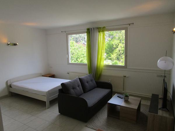 Grand studio avec prêt de meubles