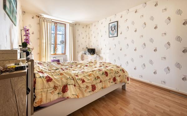 Maison à vendre    5 pièces • 160,73 m2 Saint-Laurent-sur-Gorre