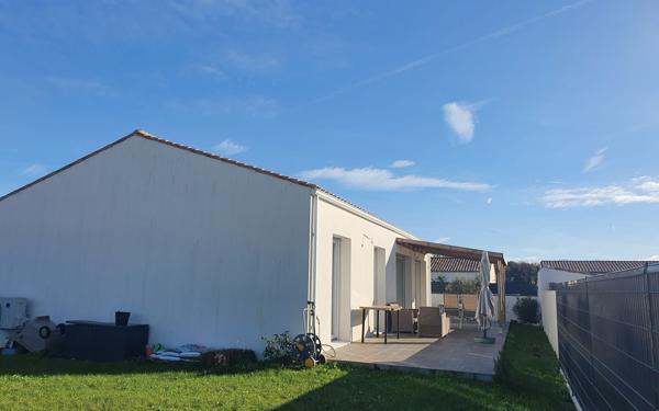 Maison à vendre    3 pièces •  Le Gué-d'Alleré