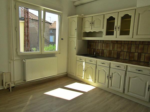 Location                                                      Appartement
                        
                     3 pièces                      61 m2                     à Raon-l'Étape