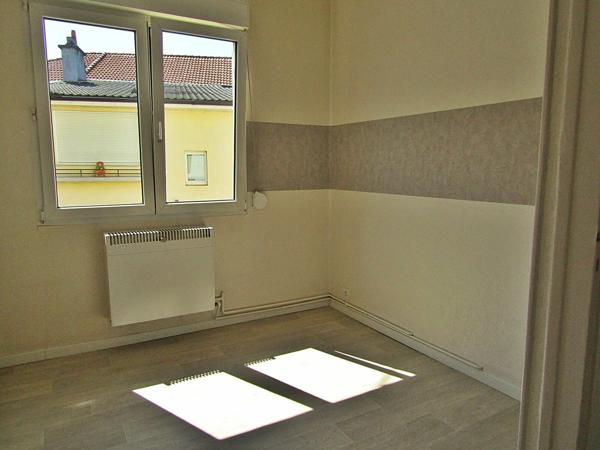 Location                                                      Appartement
                        
                     3 pièces                      61 m2                     à Raon-l'Étape