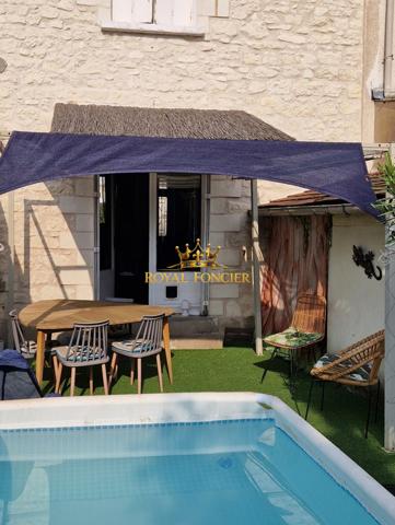 Vue sur la cour extérieure sans vis à vis, garage indépendant
