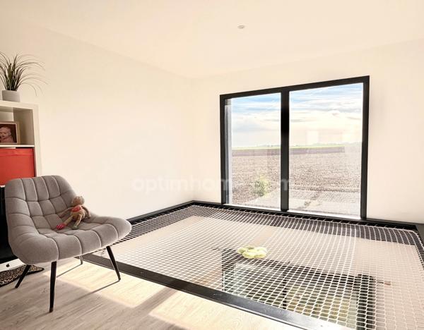 Maison contemporaine avec piscine - Calme, volumes et prestations.