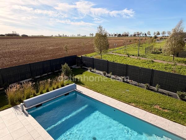 Maison contemporaine avec piscine - Calme, volumes et prestations.