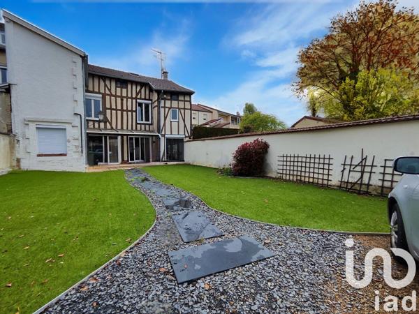 Maison 12 pièces de 445 m² à Châlons-en-Champagne (51000)