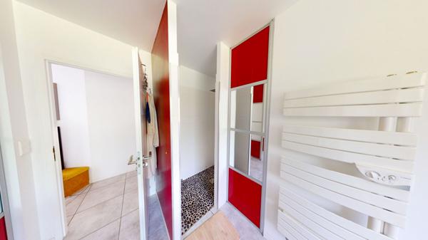 Maison 5 pièces,150 m2 de plain pied avec deux garages