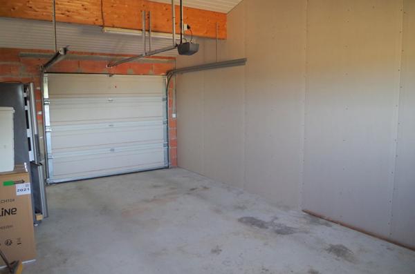 Maison 5 pièces,150 m2 de plain pied avec deux garages