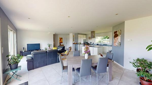 Maison 5 pièces,150 m2 de plain pied avec garage