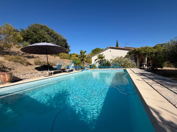 Sur les hauteurs de ST HILAIRE DE BRETHMAS, maison F5, piscine, double garage sur 3000 m² de terrain avec vue