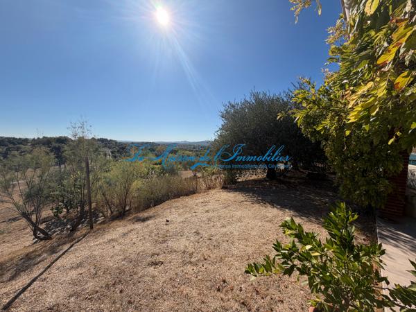 Sur les hauteurs de ST HILAIRE DE BRETHMAS, maison F5, piscine, double garage sur 3000 m² de terrain avec vue