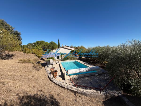 Sur les hauteurs de ST HILAIRE DE BRETHMAS, maison F5, piscine, double garage sur 3000 m² de terrain avec vue