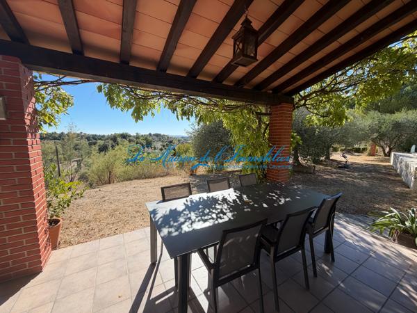 Sur les hauteurs de ST HILAIRE DE BRETHMAS, maison F5, piscine, double garage sur 3000 m² de terrain avec vue