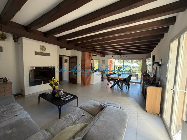 Sur les hauteurs de ST HILAIRE DE BRETHMAS, maison F5, piscine, double garage sur 3000 m² de terrain avec vue