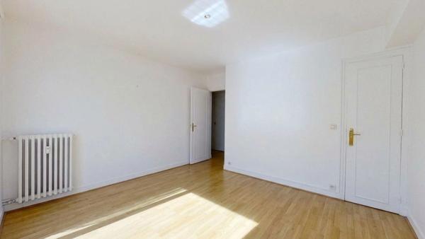 T2 lumineux avec balcon – Paris 13e, Quartier Maison Blanche