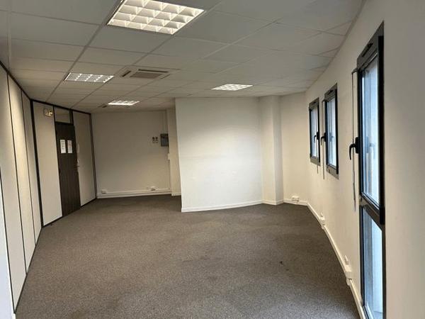 Local commercial 2 pièces T2 F2 41.3 m² à Aix Les Bains 21 BD DE LATTRE DE TASSIGNY 73100 à louer